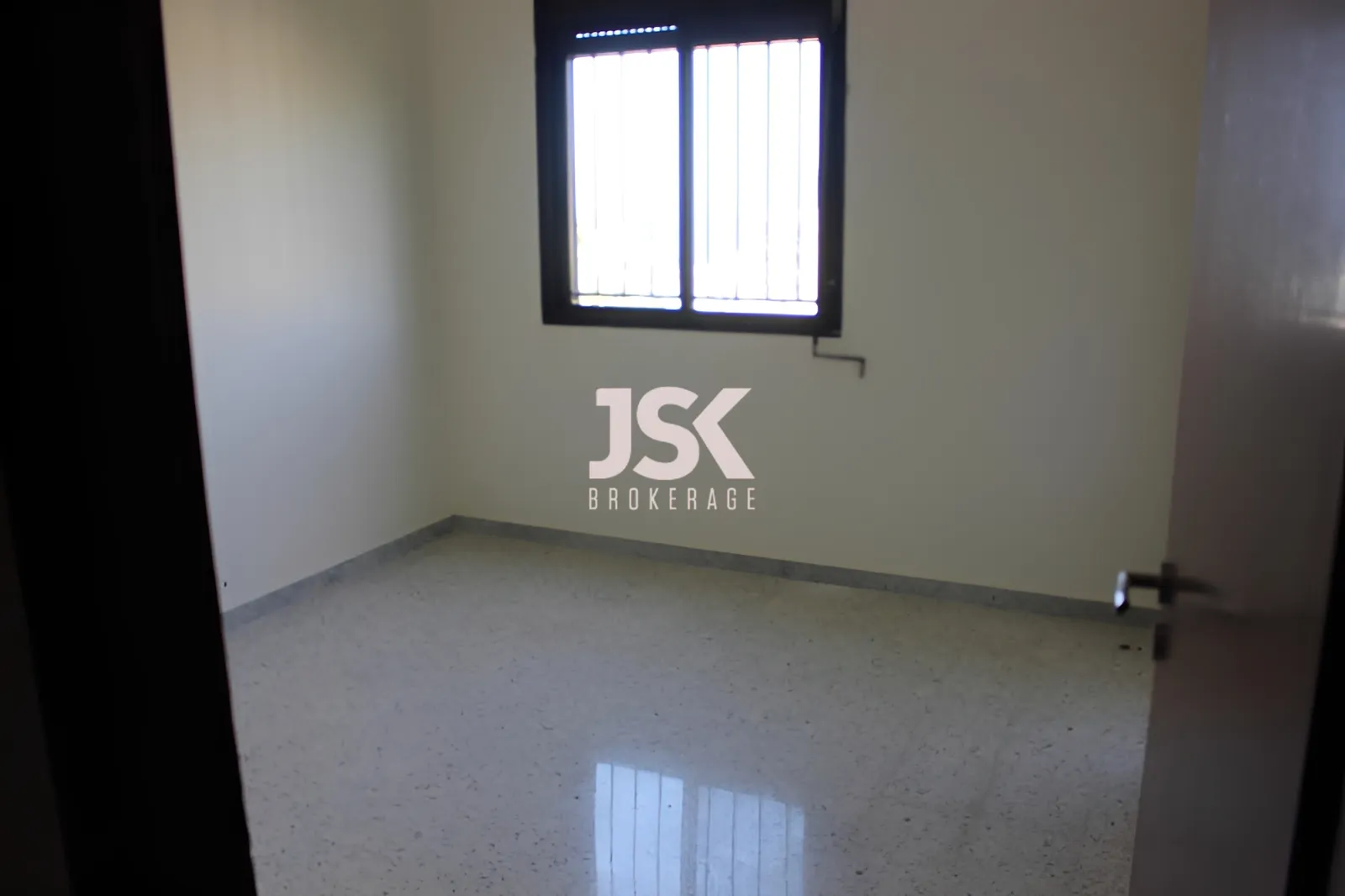 Apartment for Sale in Bouar - 3 bed, 1 bath