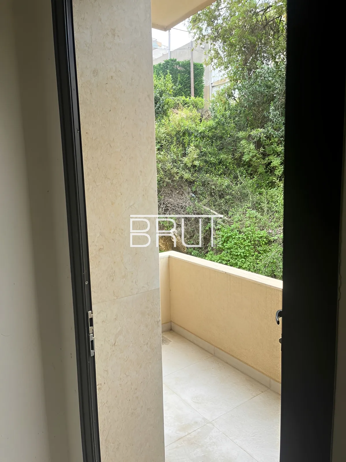 Apartment for Sale in Ballouneh