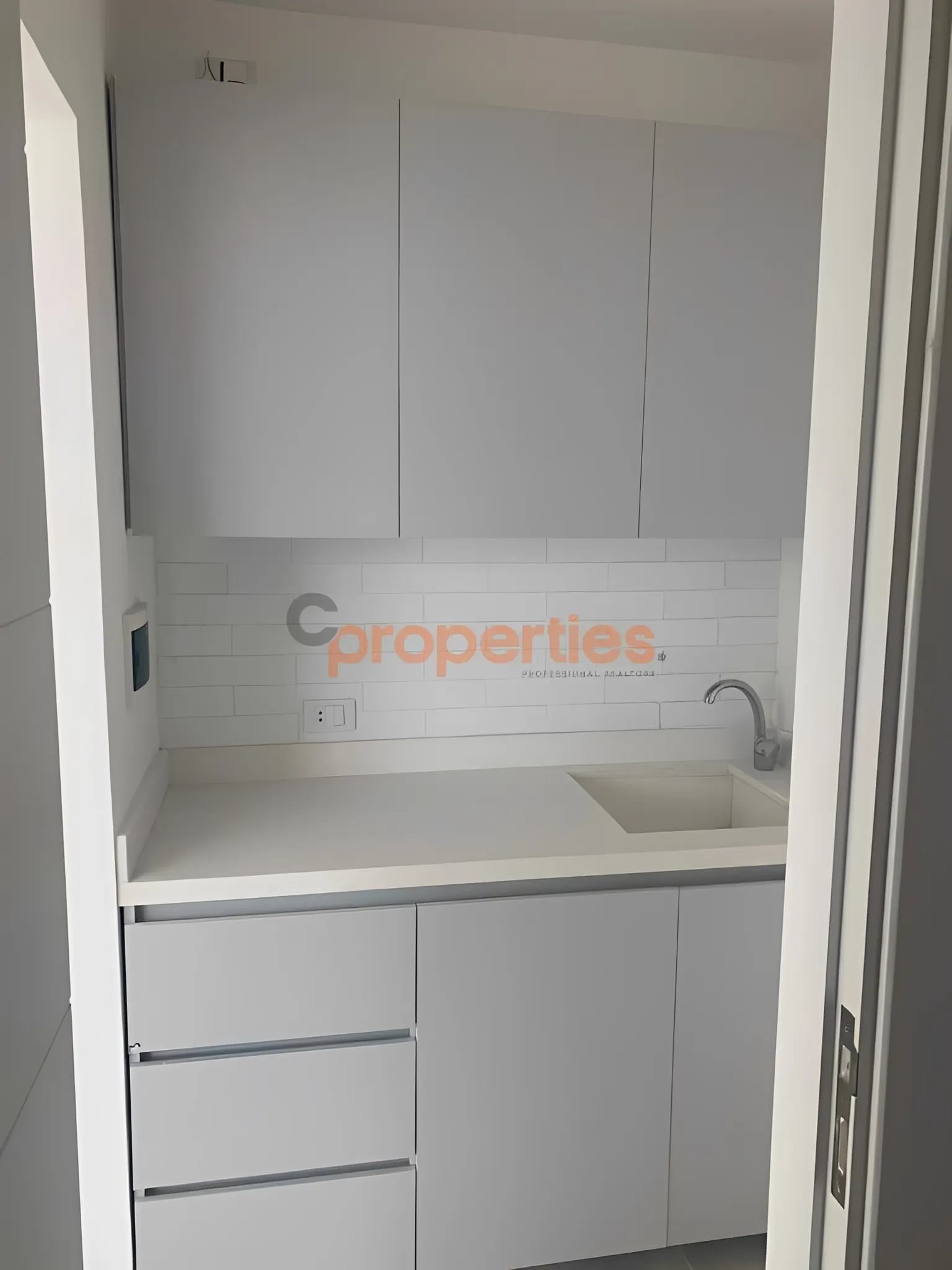 Office for Rent in Dekwaneh