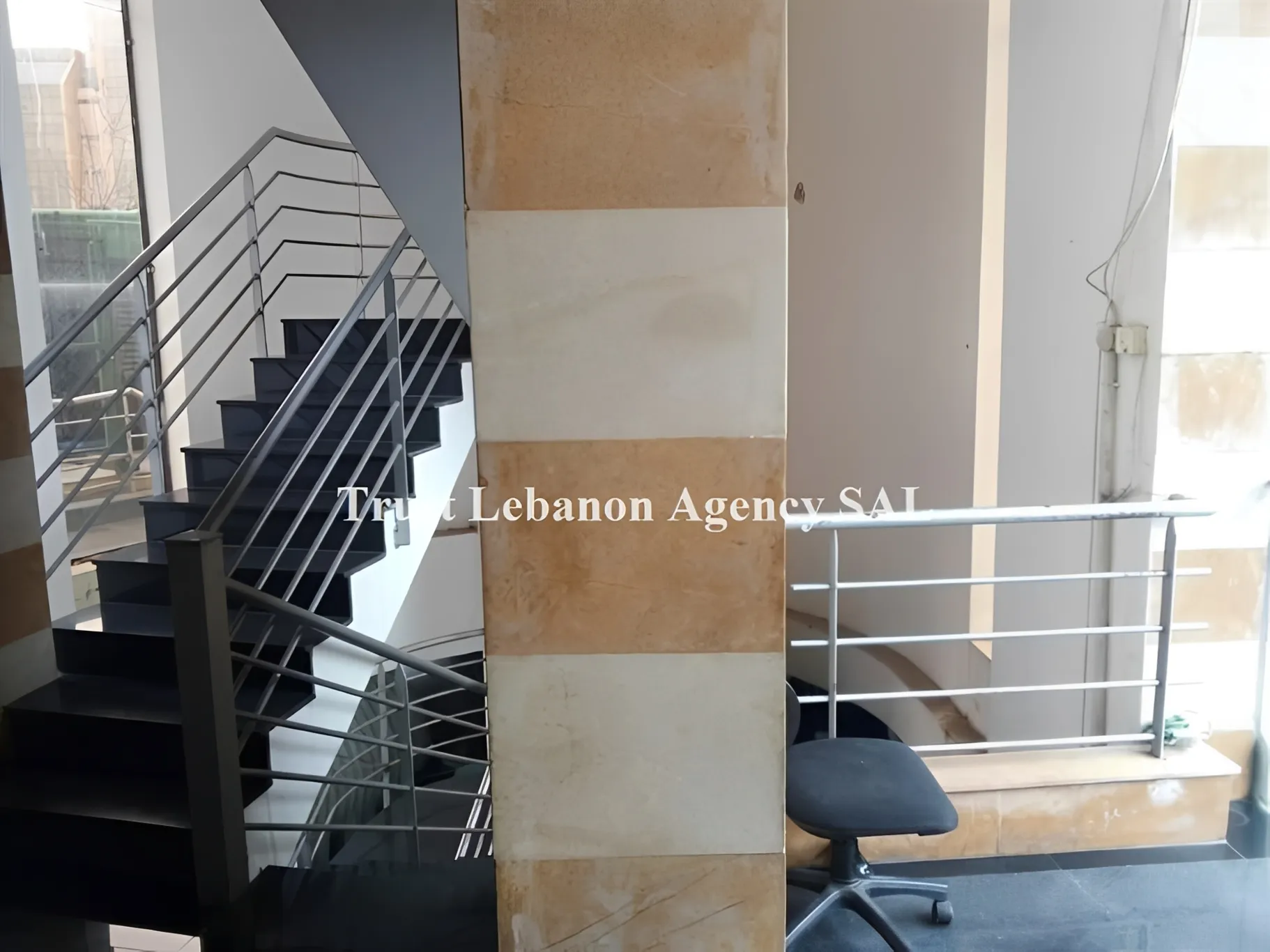 Office for rent in Metn, Dekweneh