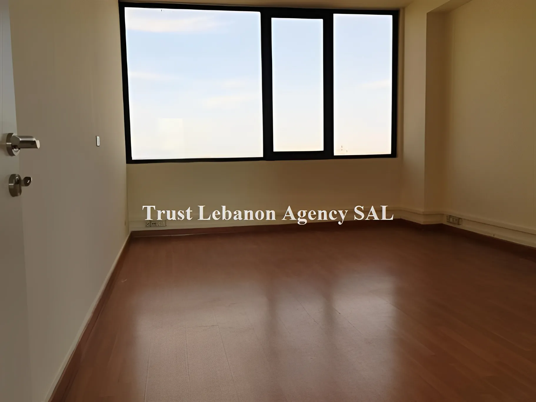 Office for rent in Metn, Dawra