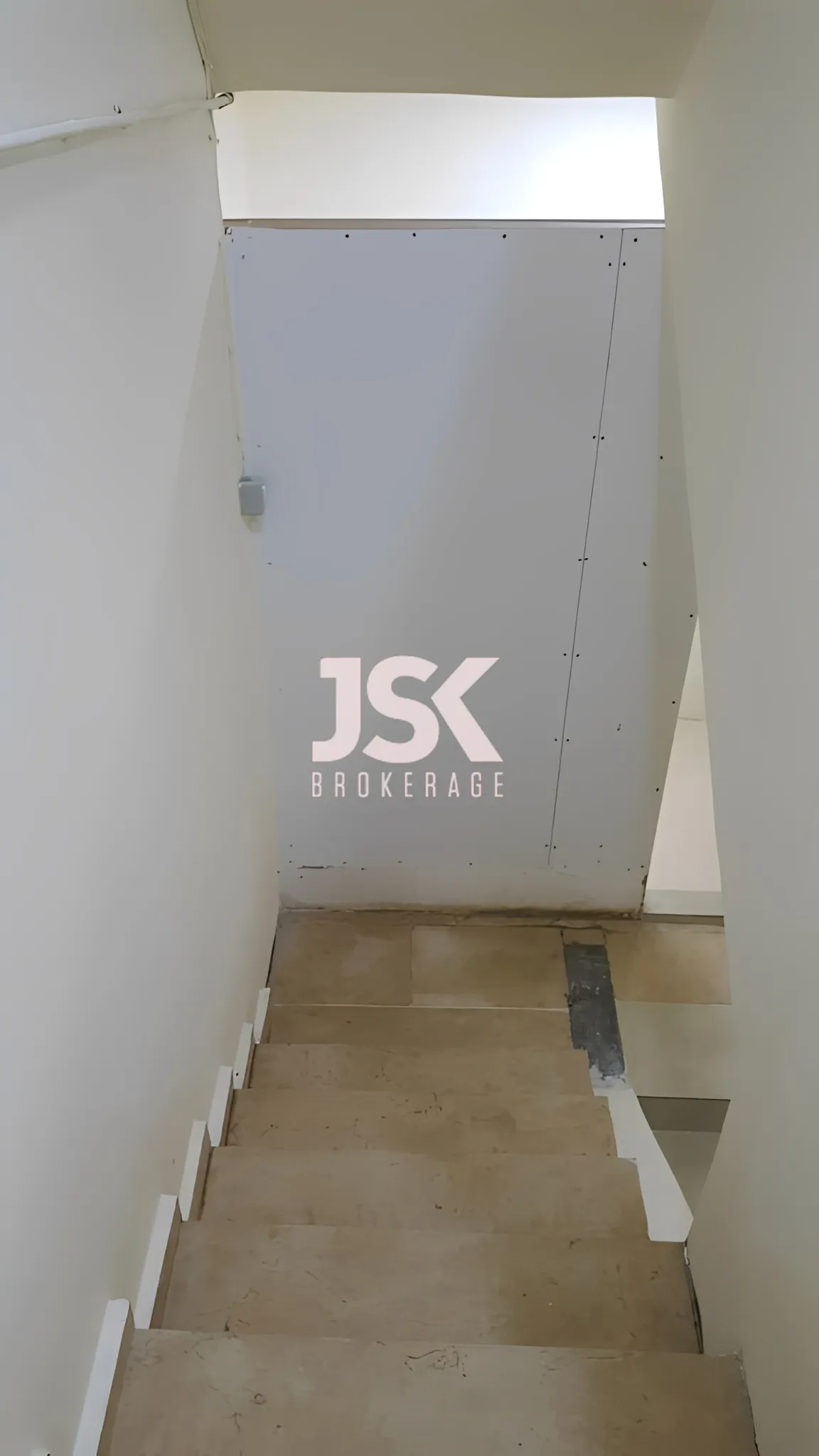 Warehouse for Sale in Mansourieh