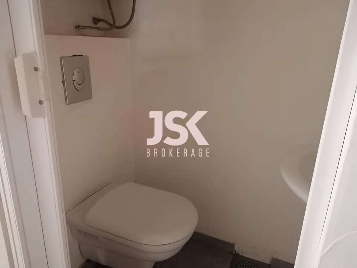 Office for rent in Achrafieh