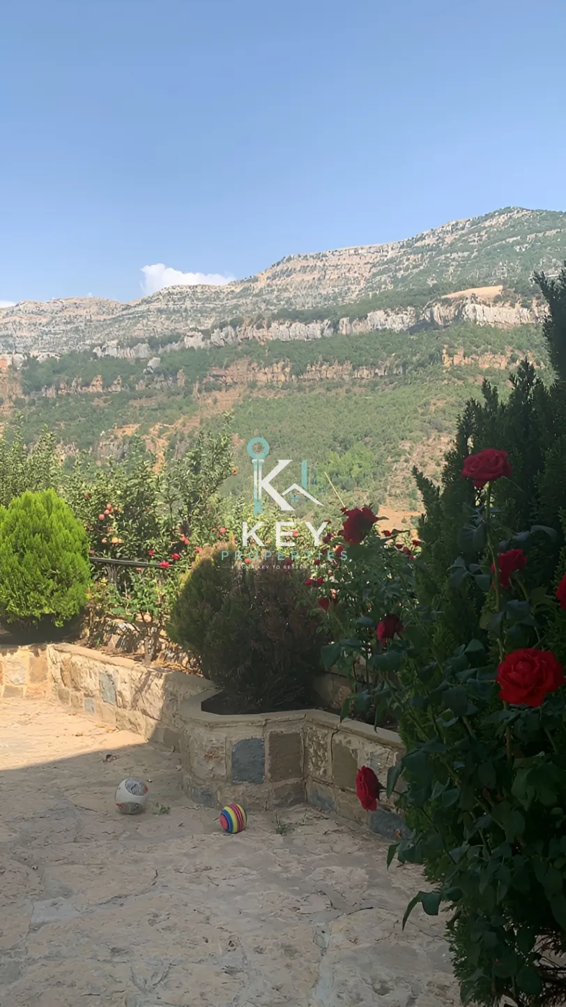 Villa for sale in Yanouh, Lebanon