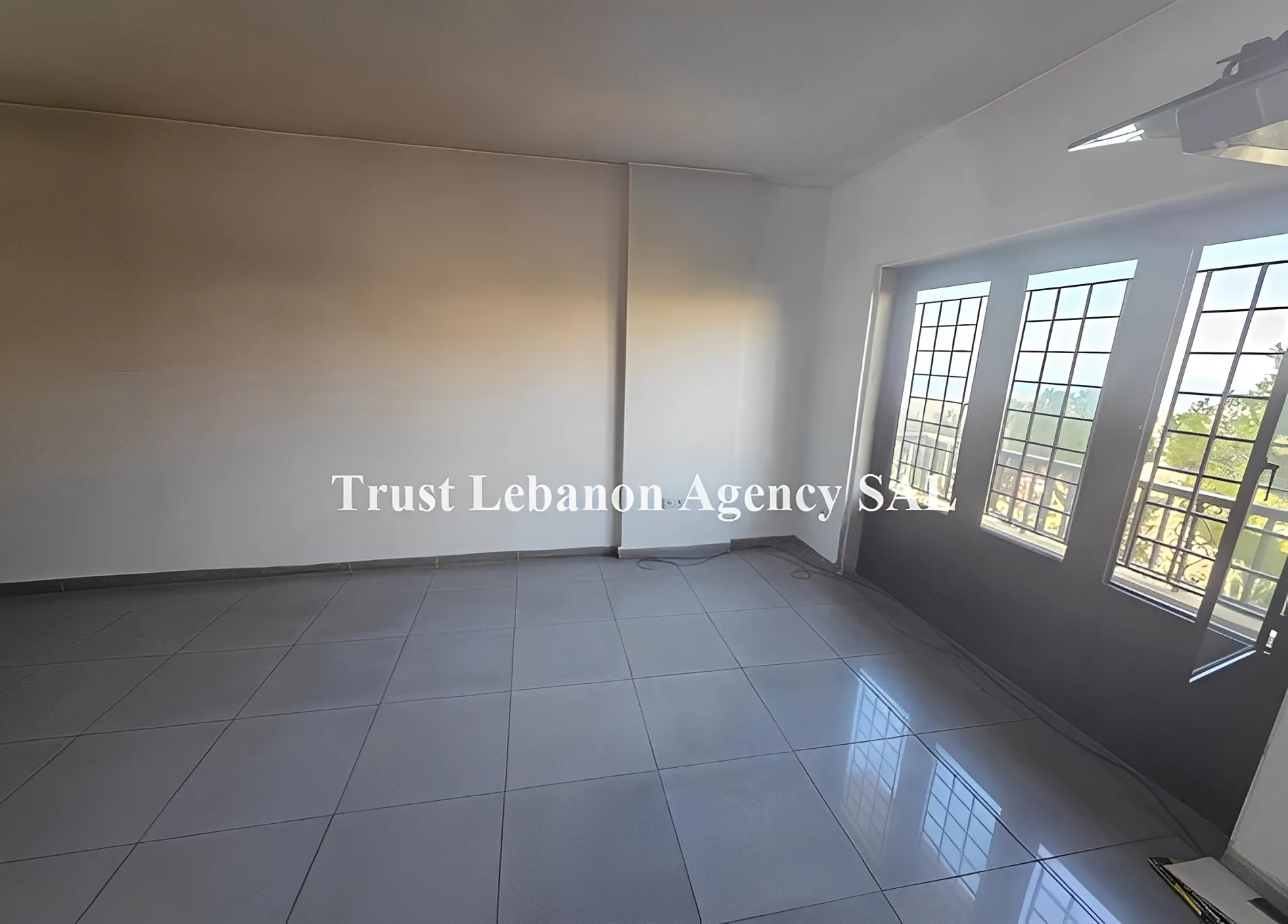 Commercial Property For Rent in Metn, Elyssar