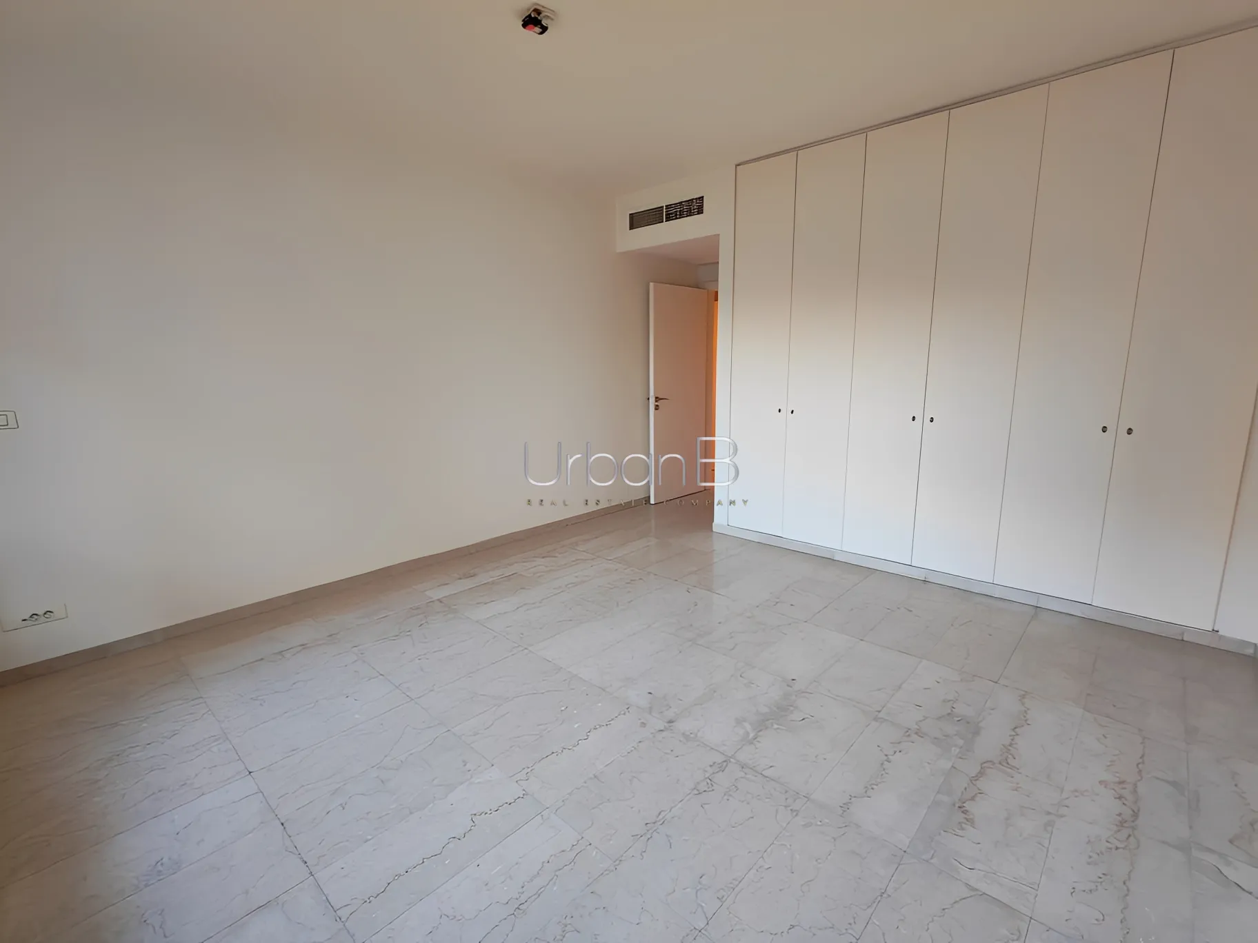 Apartment for Rent in Caree d'or, Achrafieh