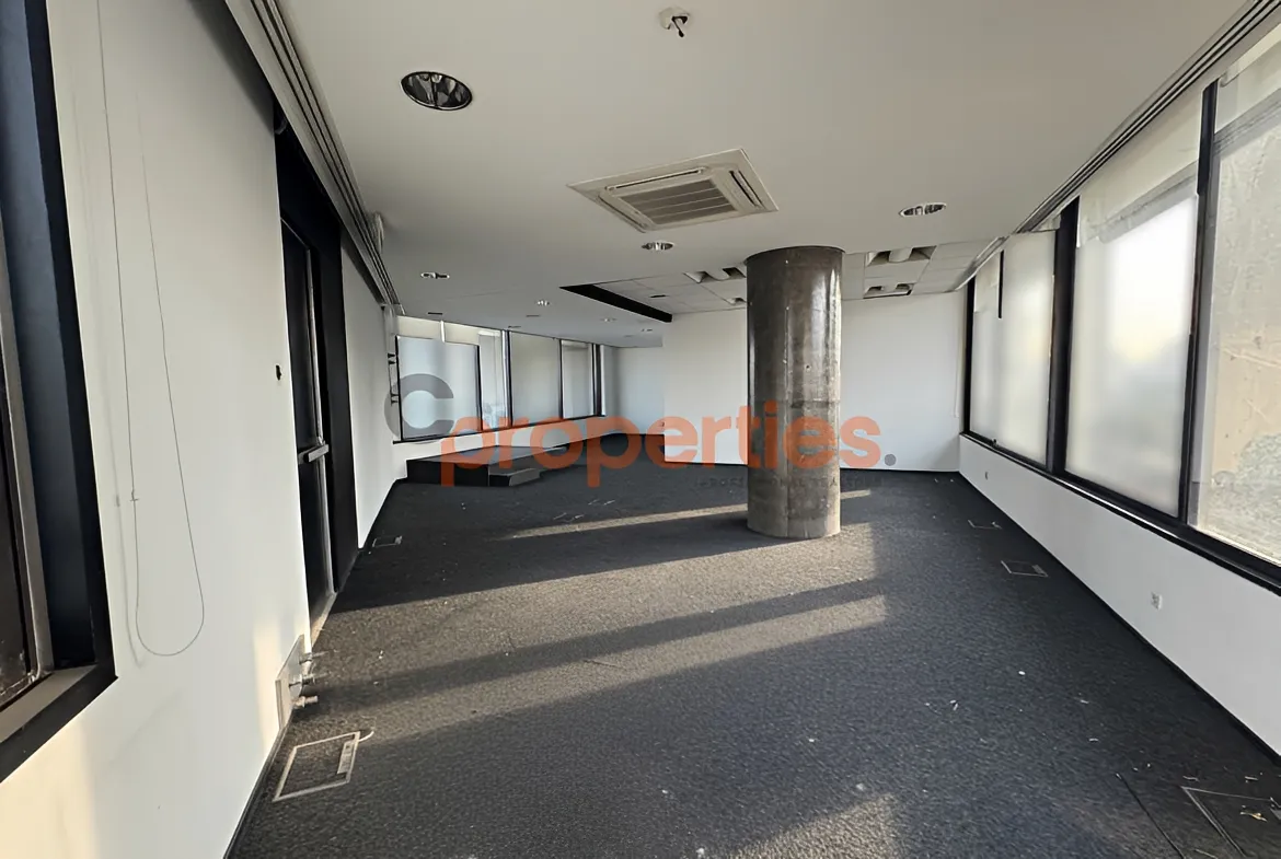 Office for Rent in Forn El Chebbak