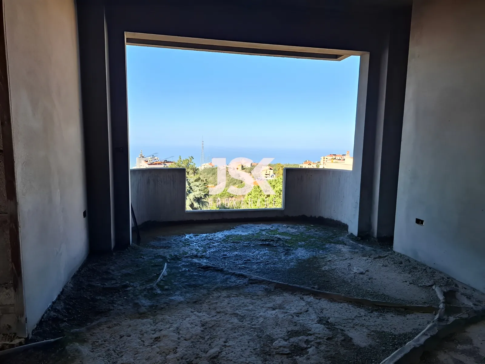 Building for Sale in Ballouneh