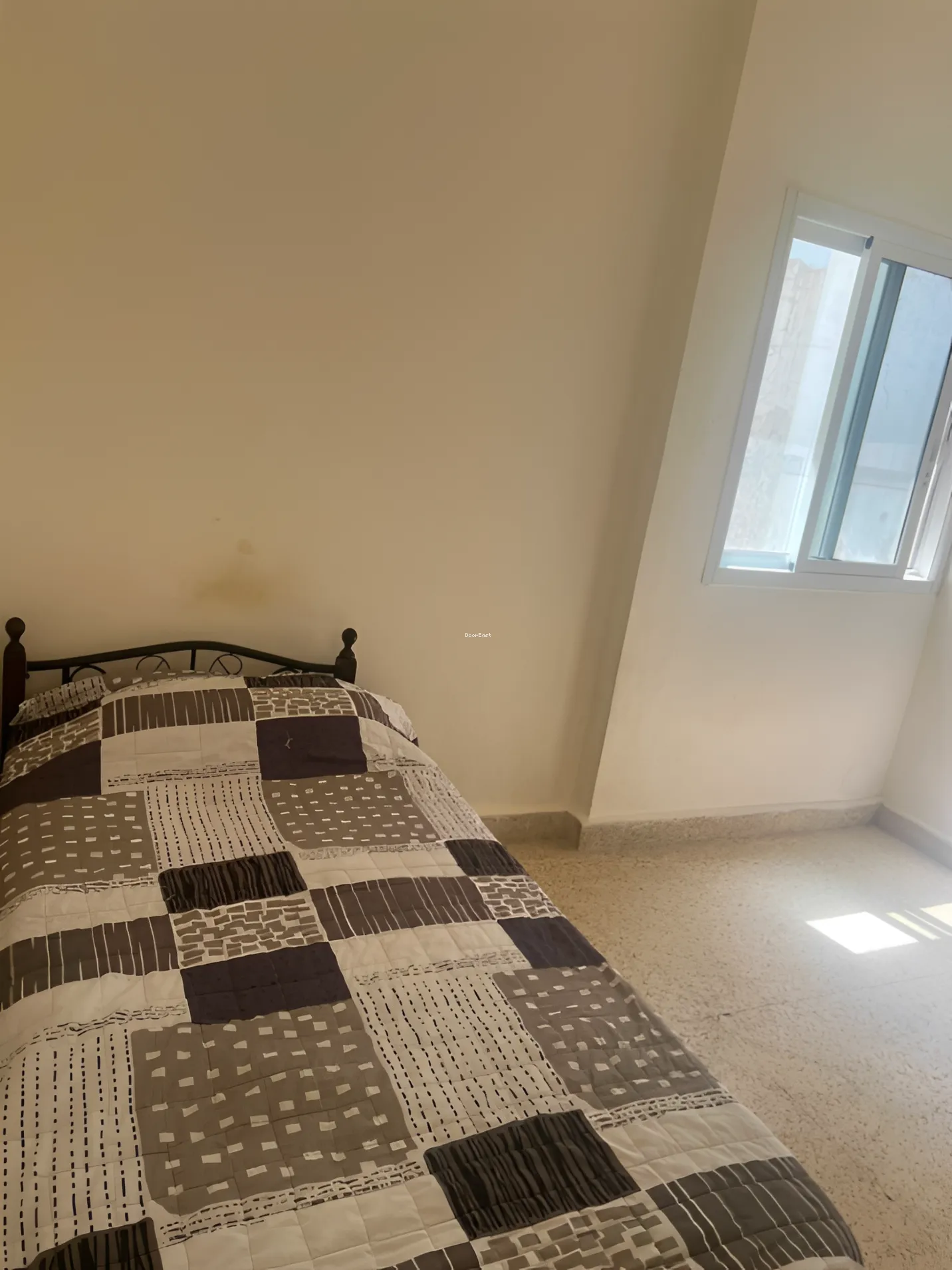 Apartment for rent in Ras El Nabaa, Bayrut, Lebanon - 3 bed, 2 bath