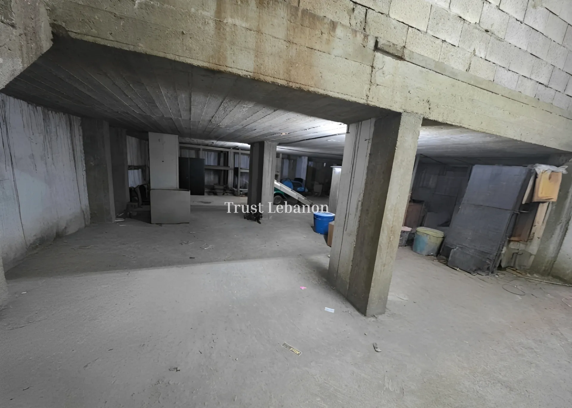 Warehouse for rent in Sad El Baouchriyeh, Lebanon