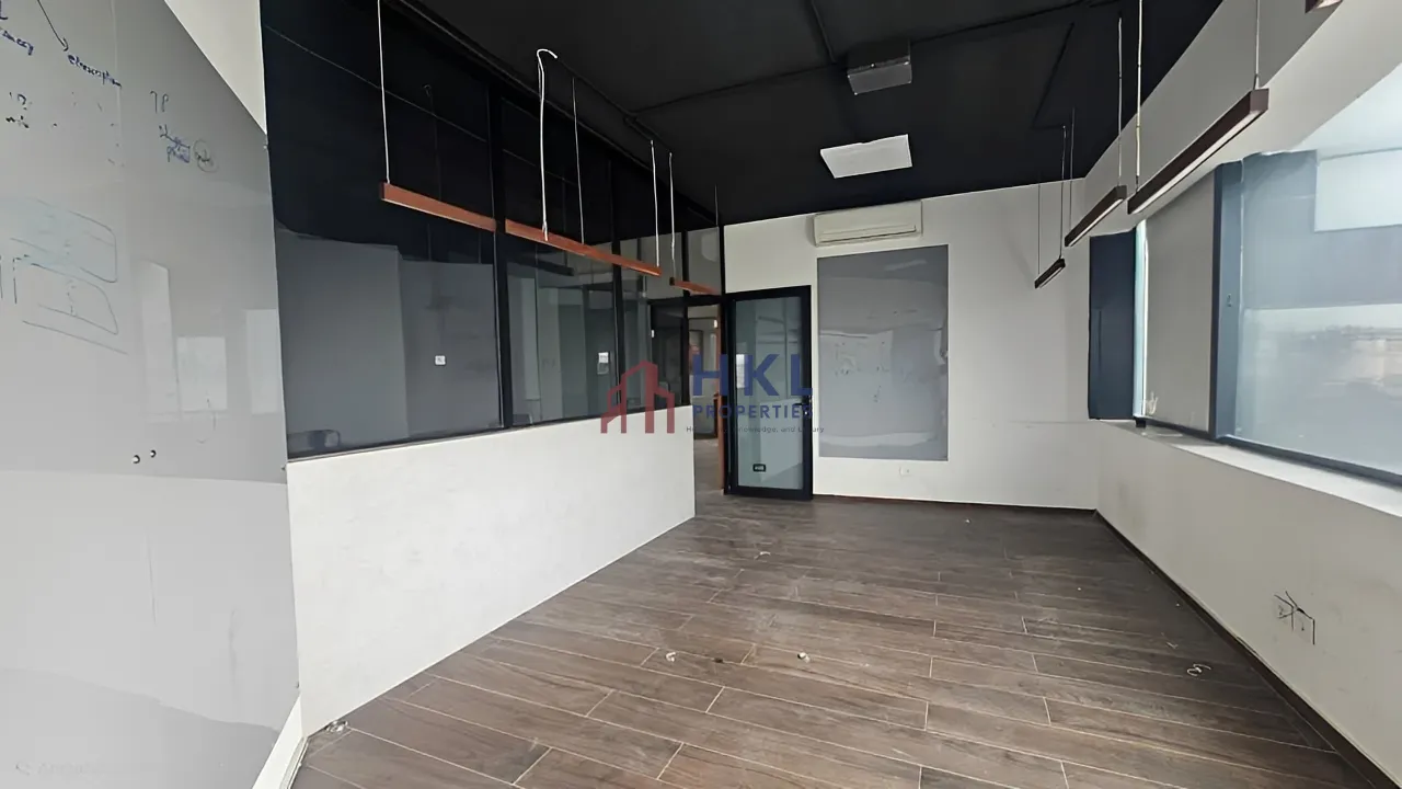 Office for rent in Forn El Chebbak, Lebanon