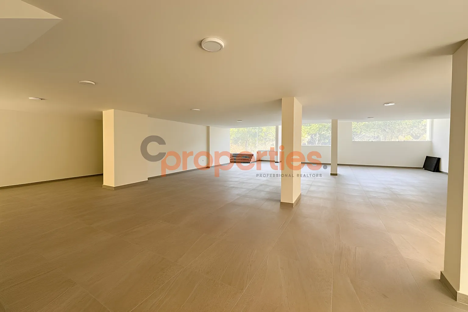 Showroom for Sale in Beit Meri
