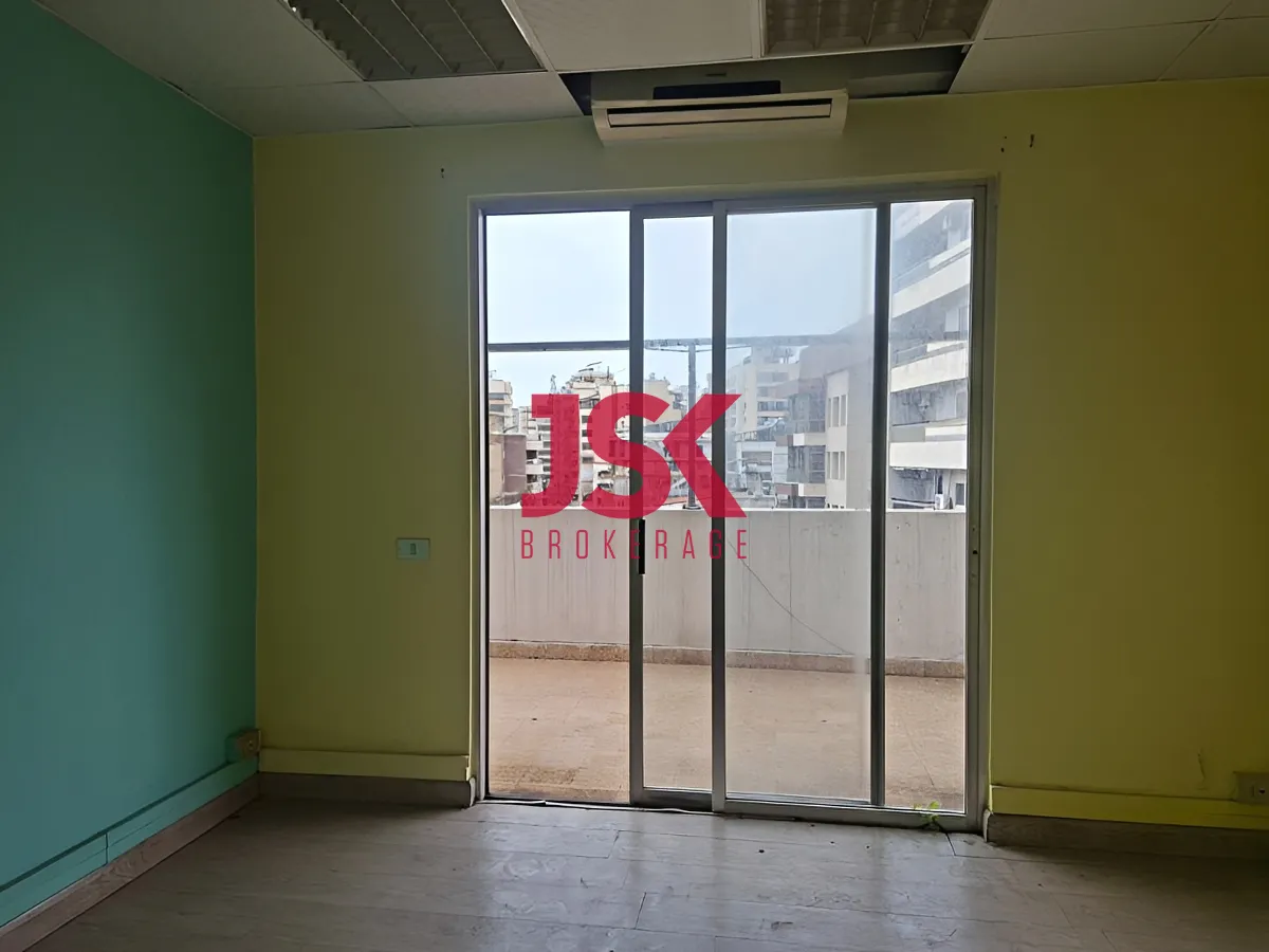 Office for rent in Mar Elias, Ras Beirut