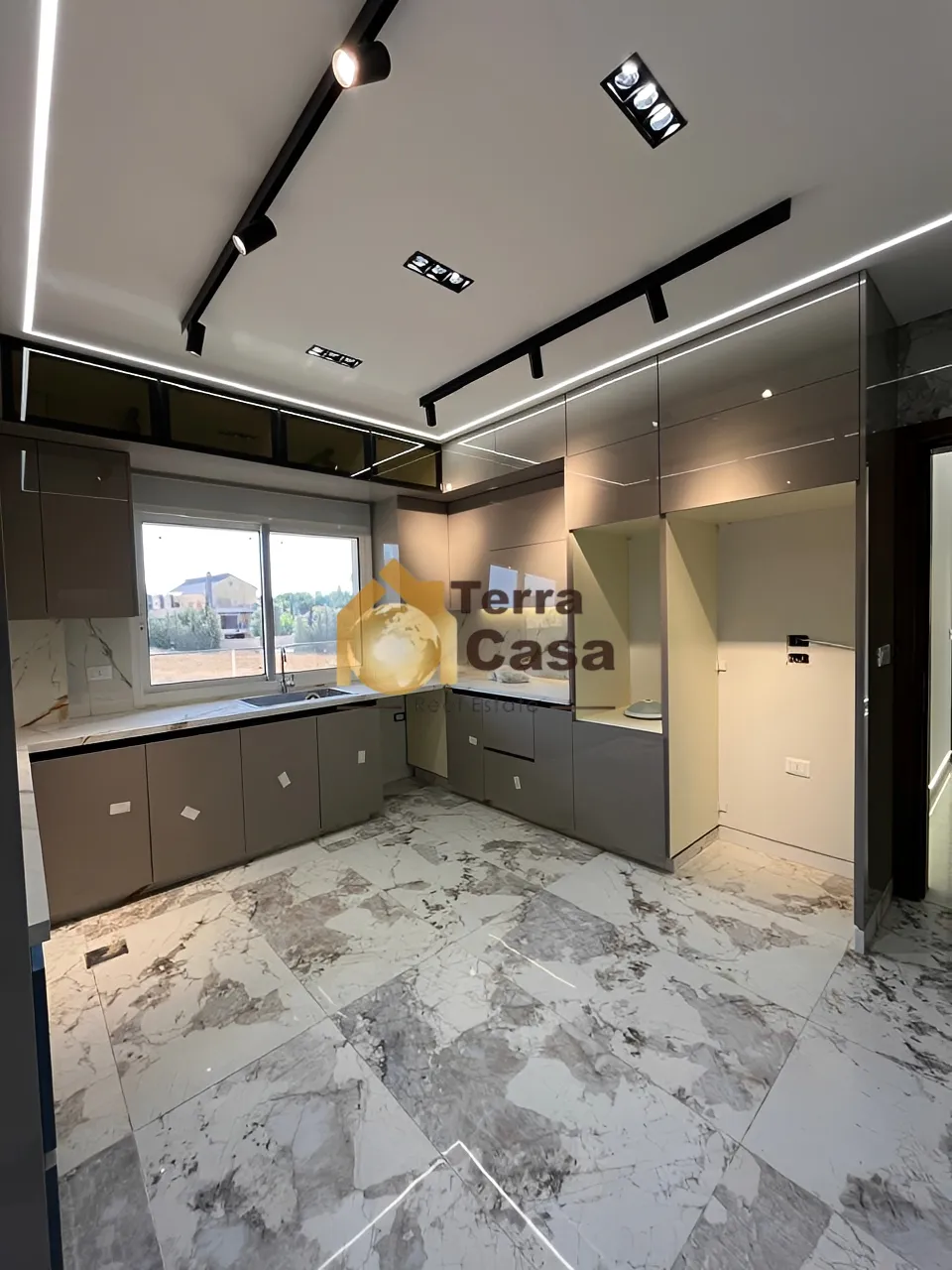 Apartment for Sale in Ksara - 3 bed, 3 bath