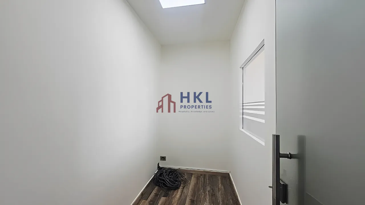 Office for rent in Ain Al Mraiseh, Beirut, Lebanon