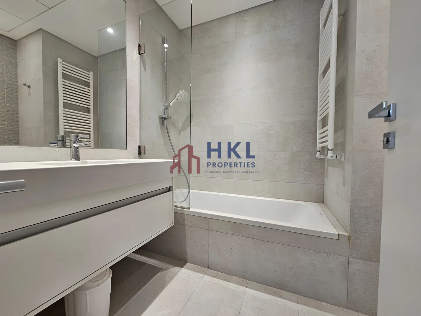 Apartment for rent in Achrafieh, Beirut, Lebanon - 3 bed, 4 bath