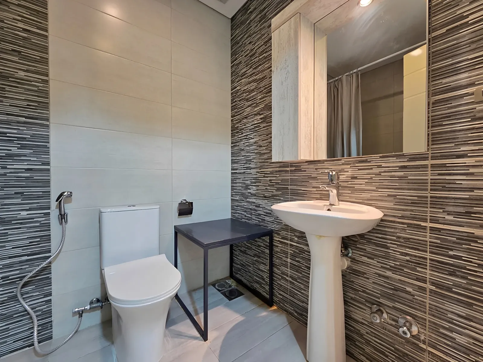 Apartment for Sale in Ballouneh - 2 bed, 2 bath