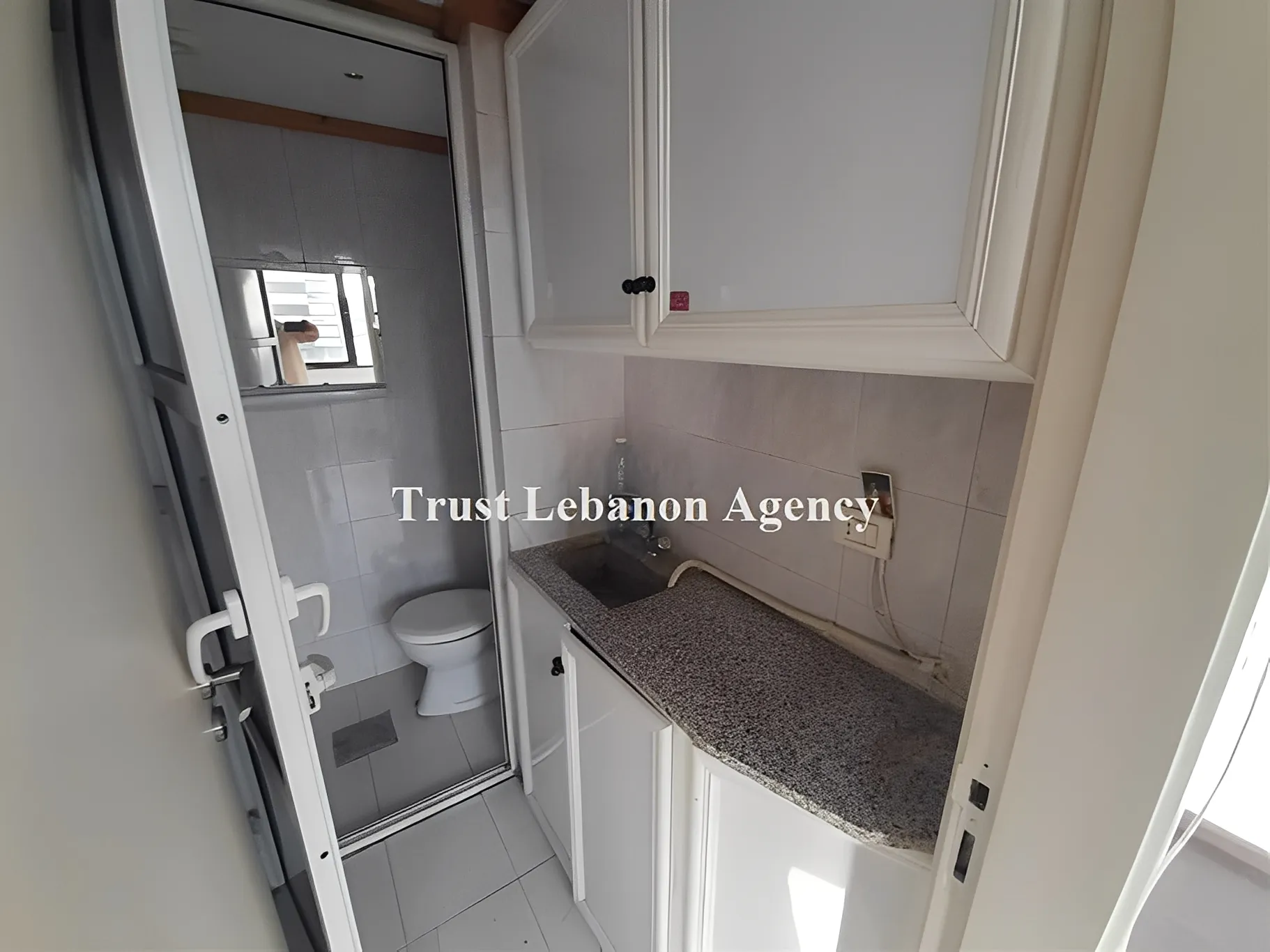 Office for rent in Metn, Mkalles