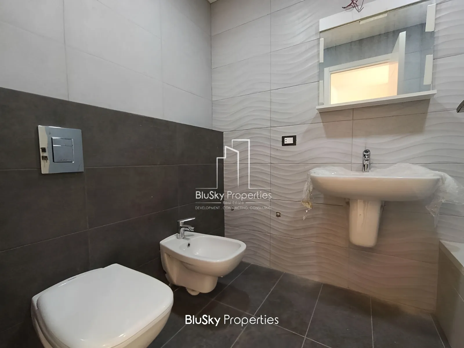 Apartment for Sale in Haret Sakher