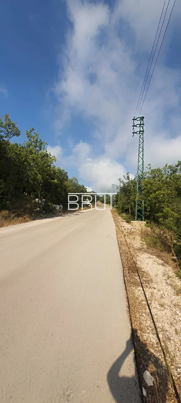 Land for Sale in Kfardebian