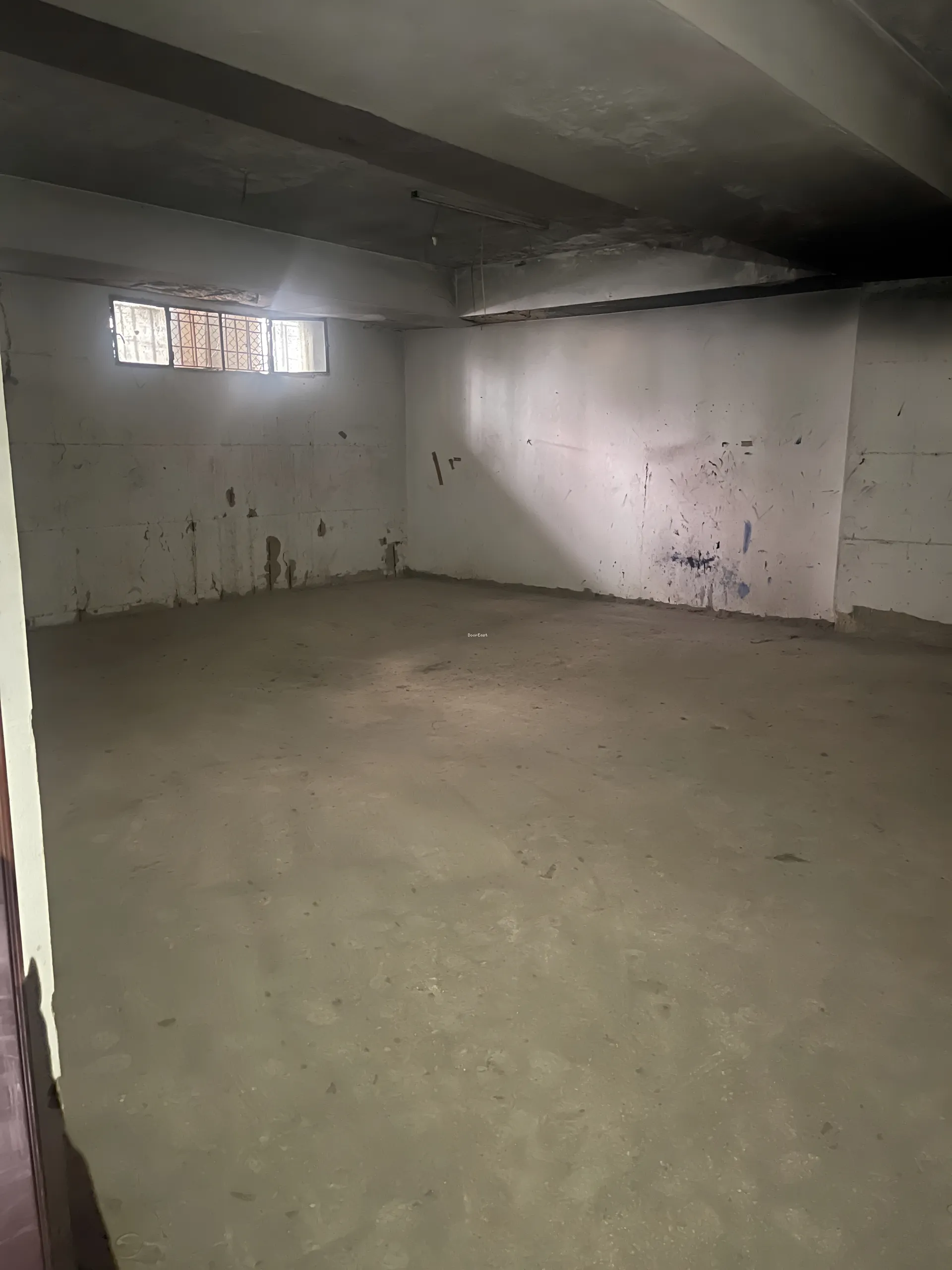Warehouse for rent in Dekwaneh