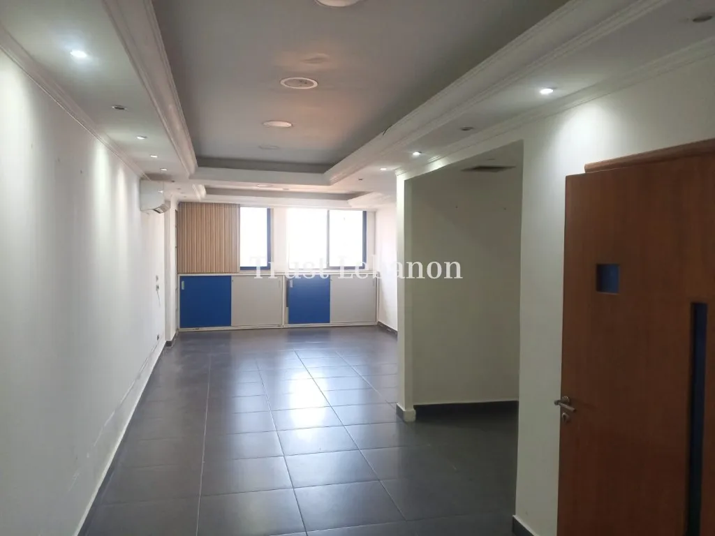 Office for rent in Hamra