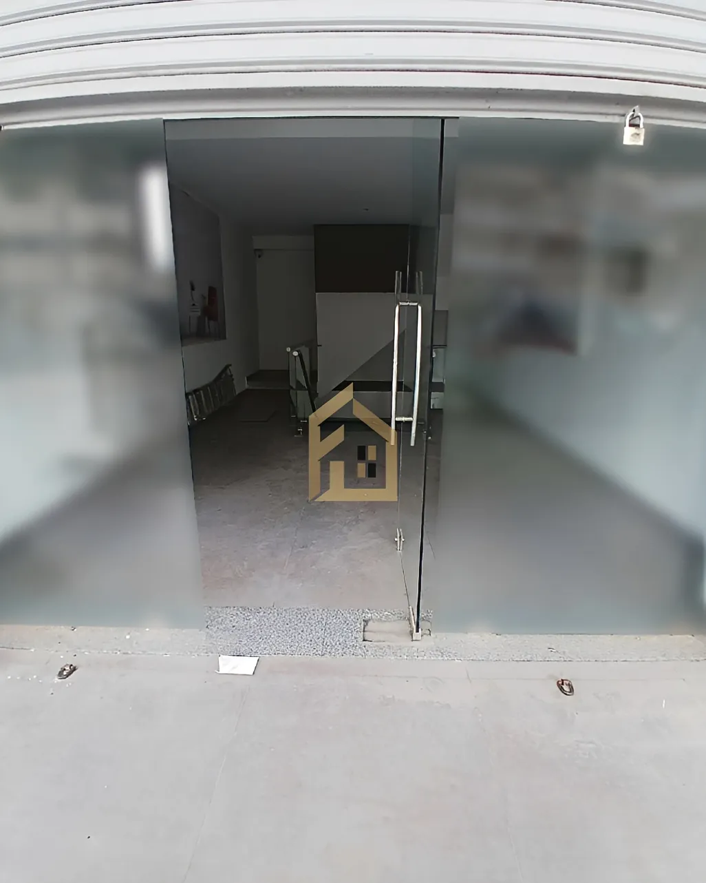 Showroom for rent in Daoura, Lebanon
