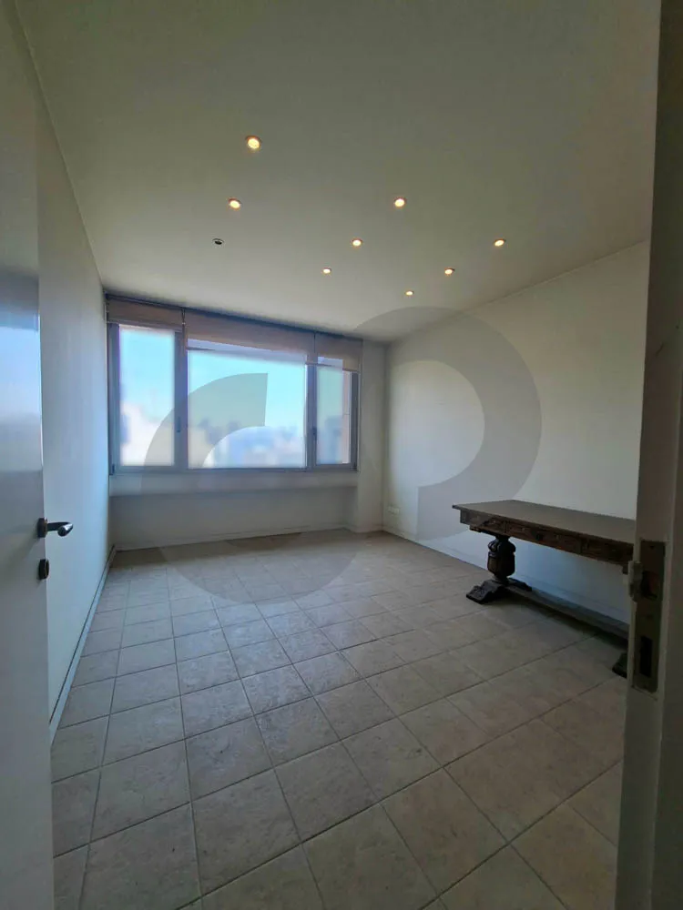 Office for Sale in Adliyeh