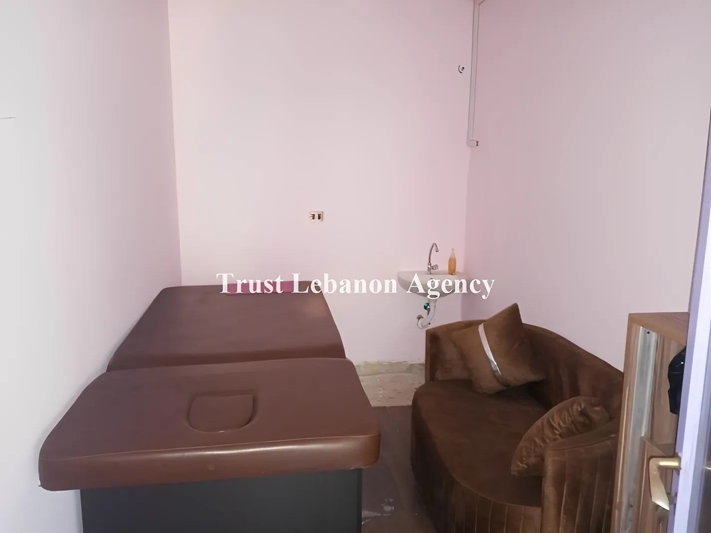 Office for rent in Hamra