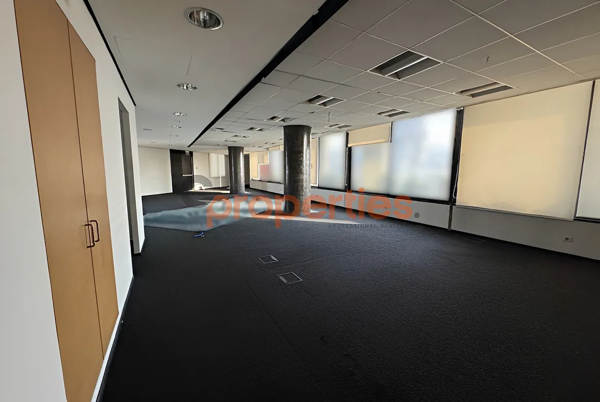 Office for Rent in Forn El Chebbak