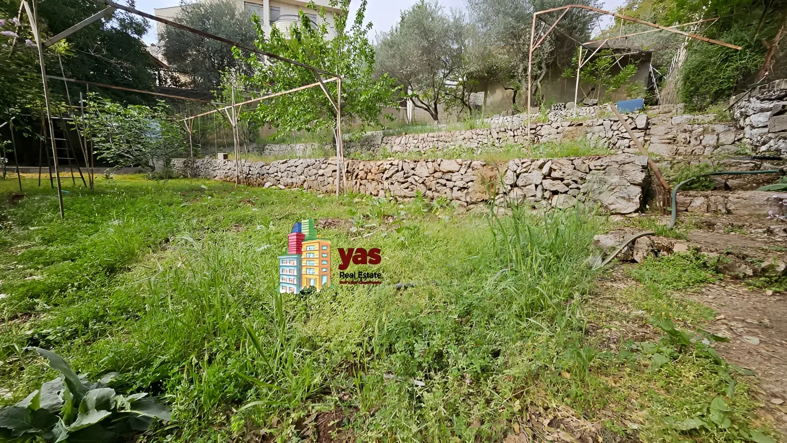 Apartment for Sale in Ballouneh - 5 bed, 4 bath