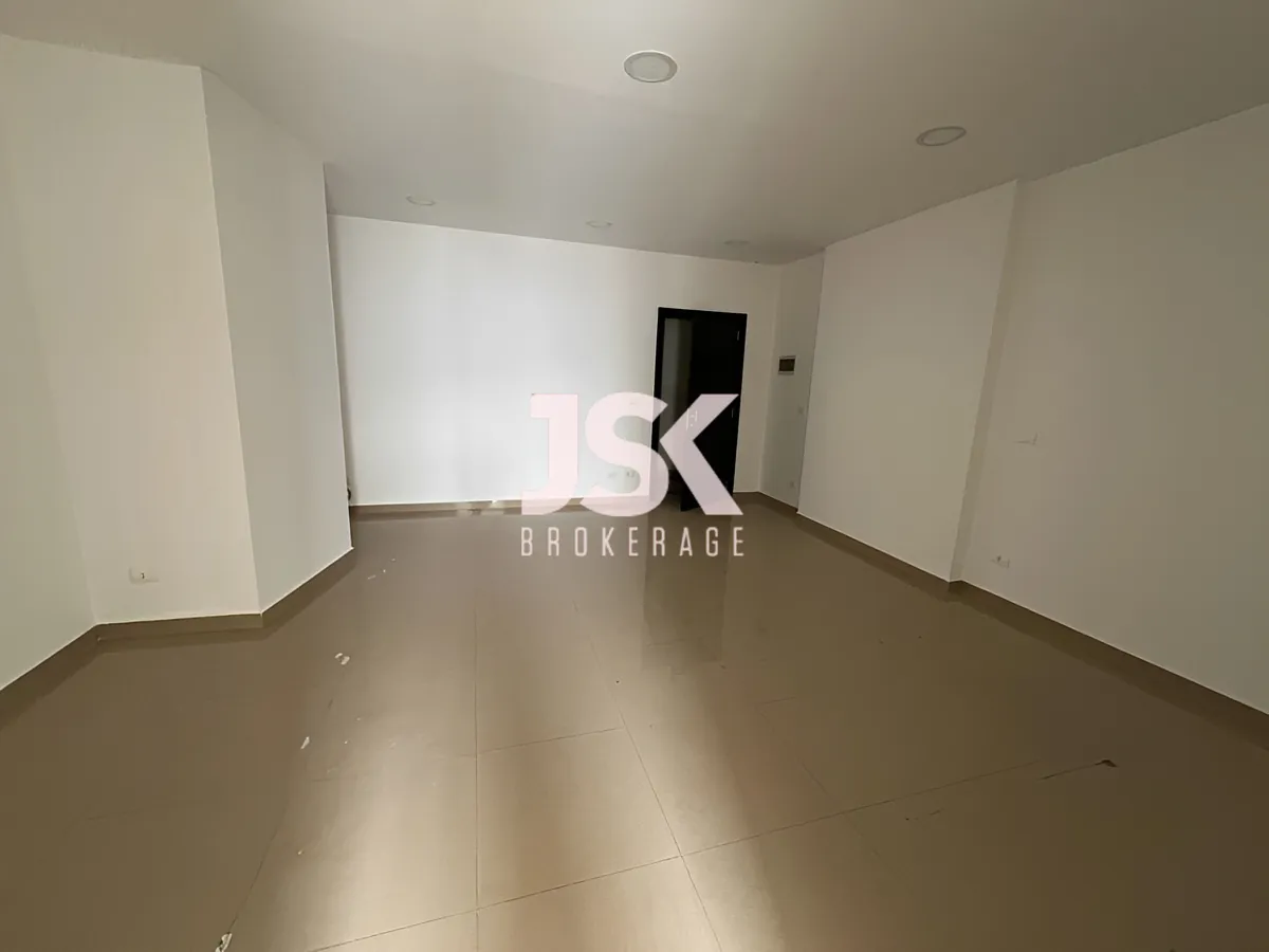 Office for rent in Adma w Dafnah
