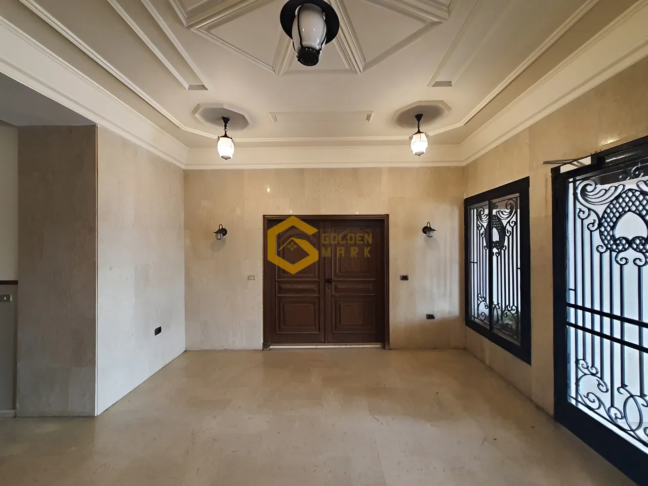 Showroom for sale in Mansourieh