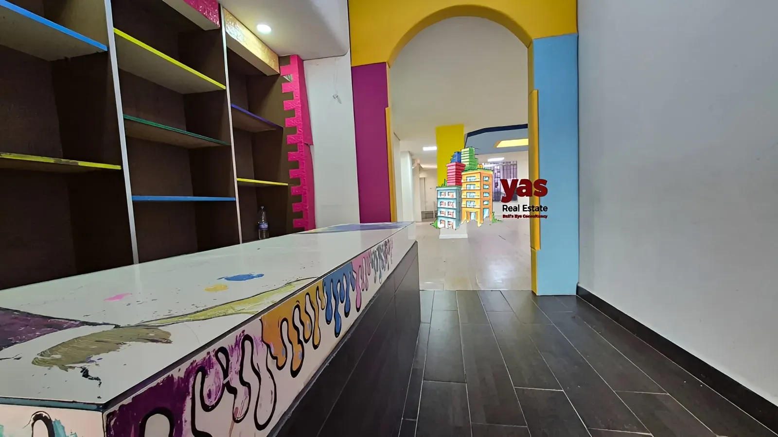 Shop for rent in Adonis
