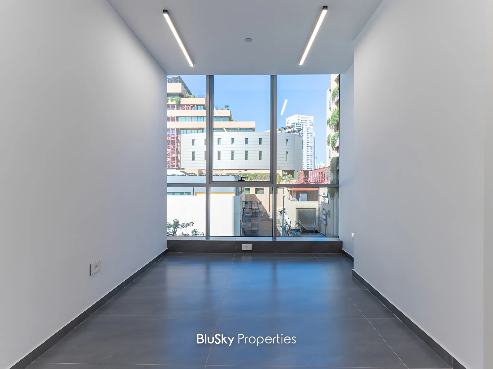 Office for rent in Horch Tabet