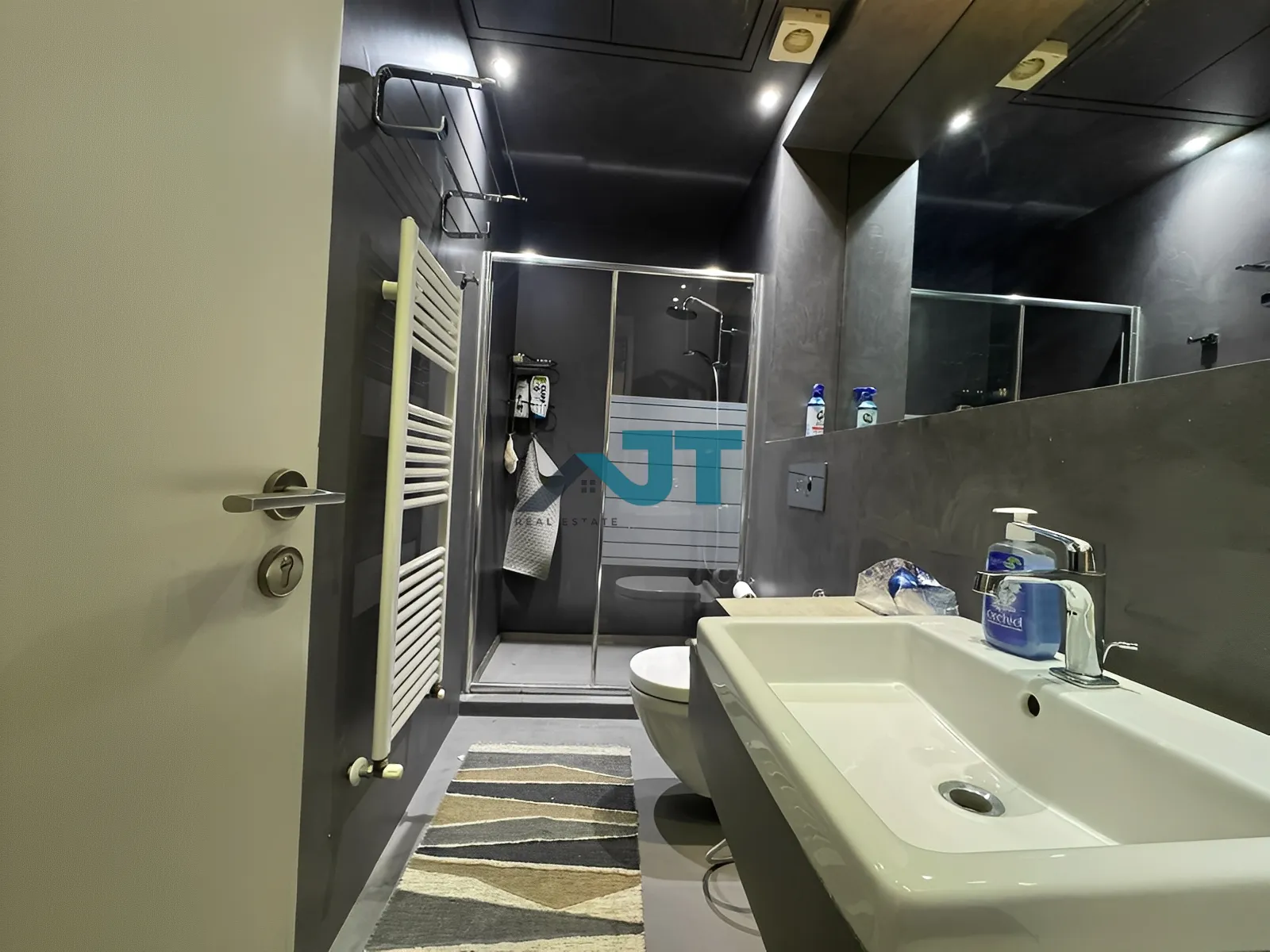 Loft For Rent in Caree d'or, achrafieh