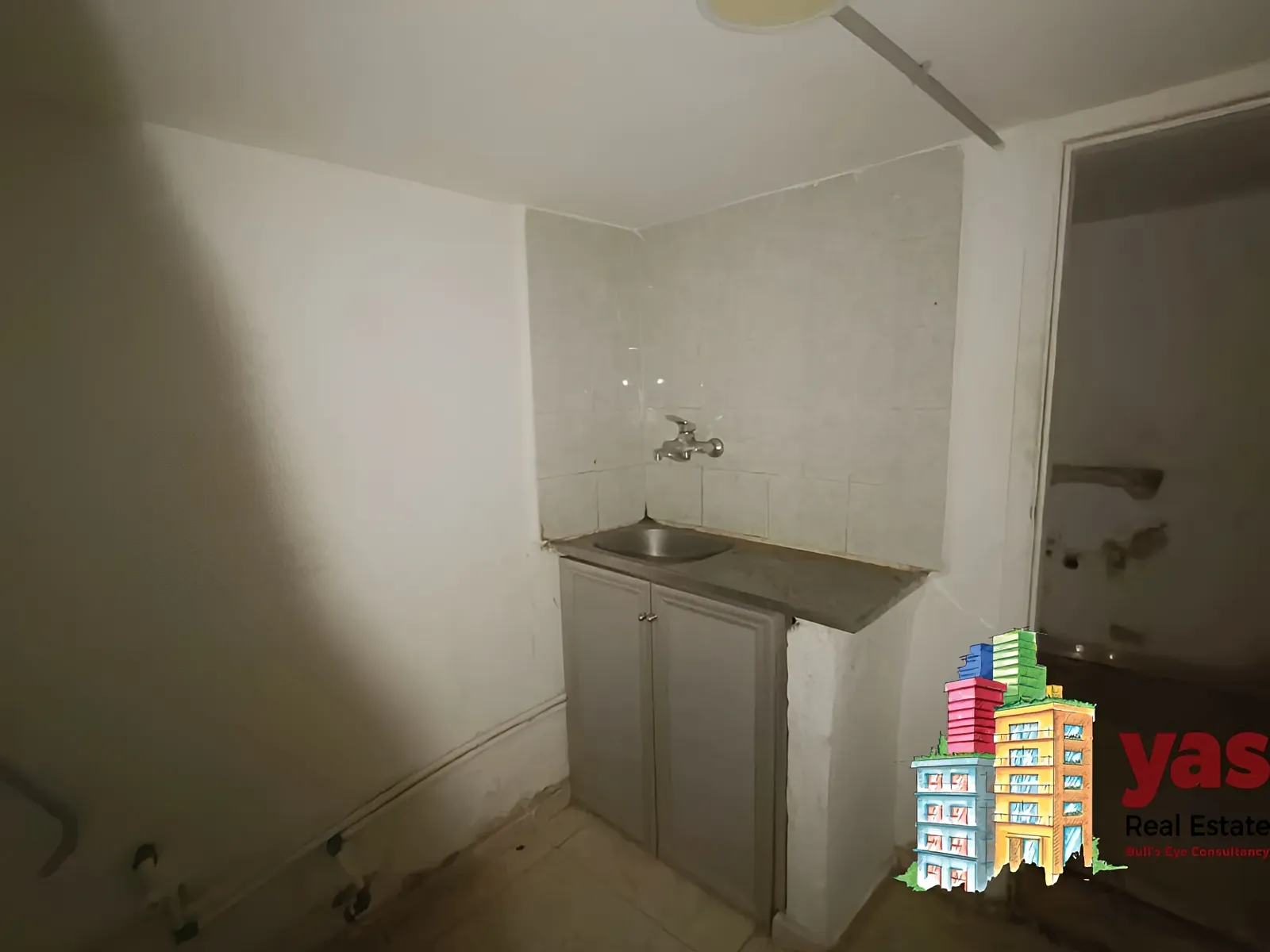 Shop for rent in Dekwaneh