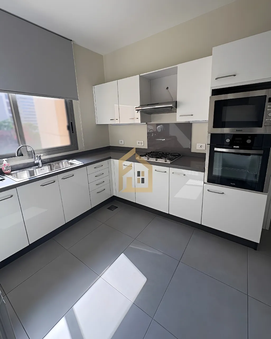 Apartment for rent in Sodeco, Beirut, Lebanon - 2 bed, 4 bath