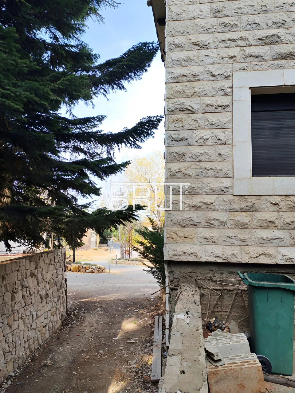 Building for Sale in Aayoun El Siman