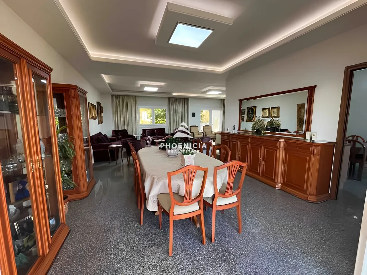 Villa for Sale in Kfardebian