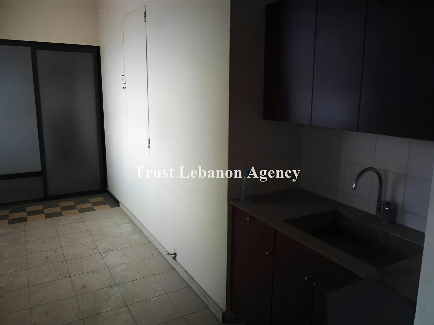 Office for rent in Baabda, Furn Al Chebak