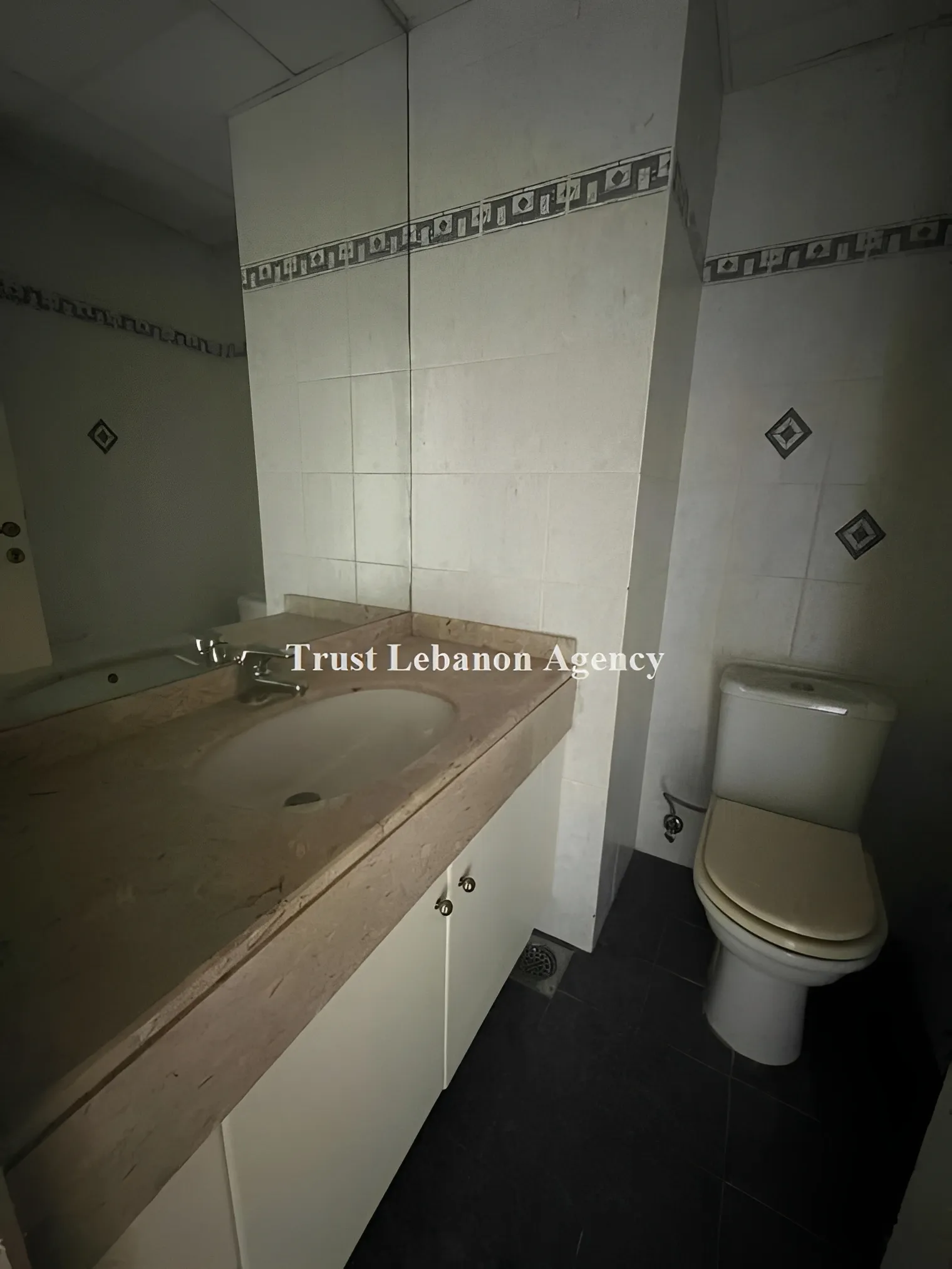 Clinic for sale in Beirut, Adliyeh