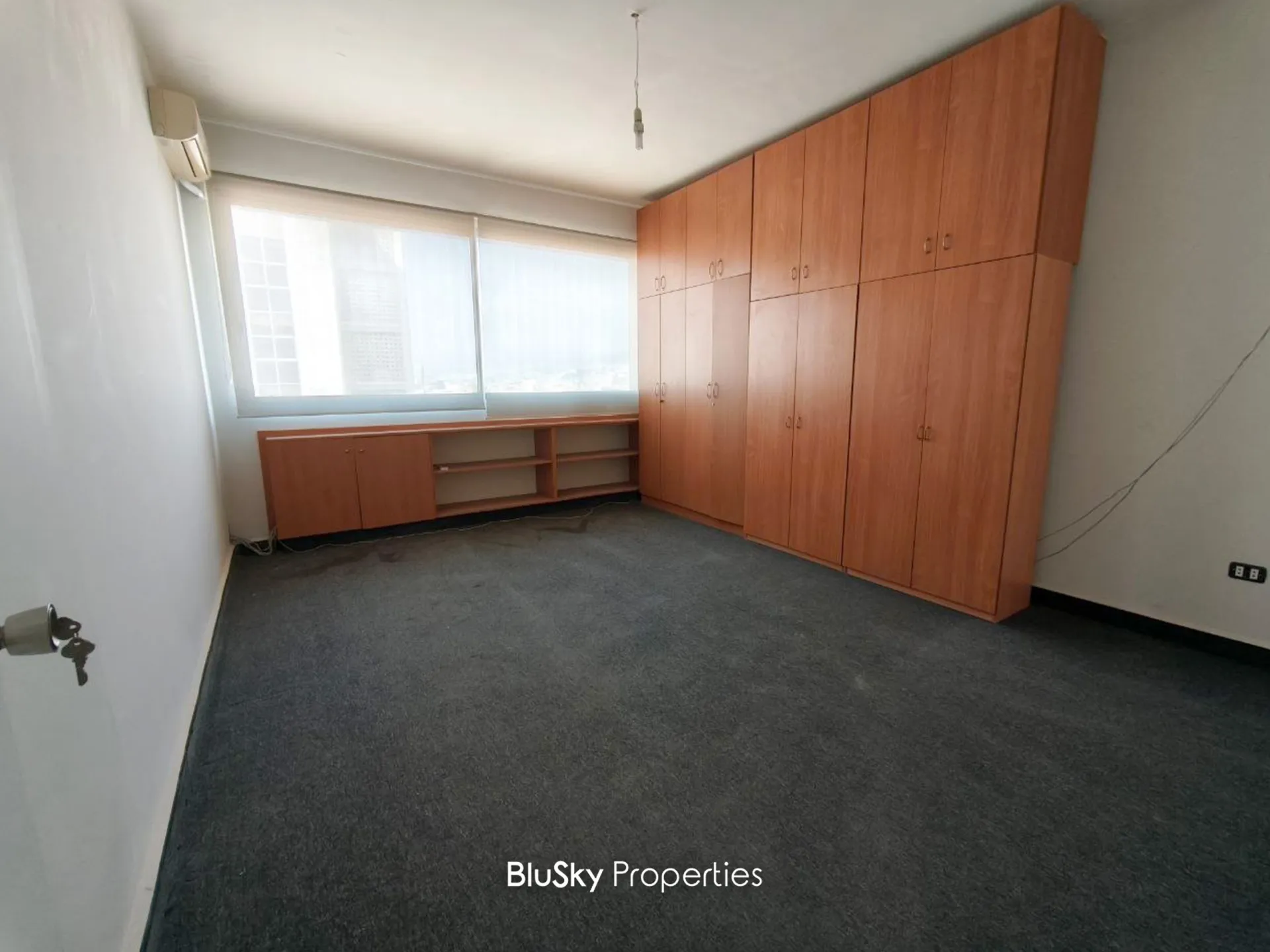 Office for rent in Horch tabet, lebanon