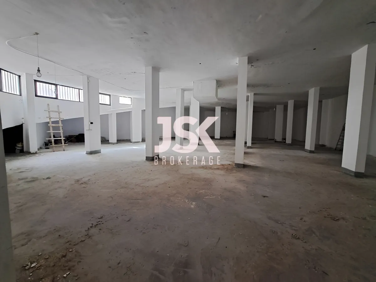 Warehouse for sale in Dekwaneh