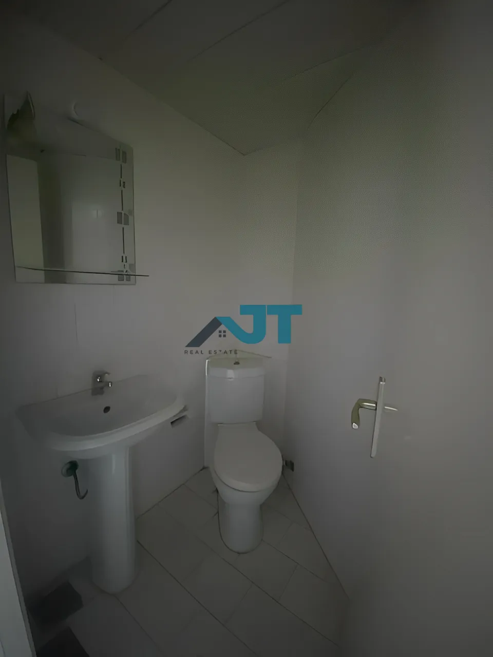 Apartment for Sale in Awkar