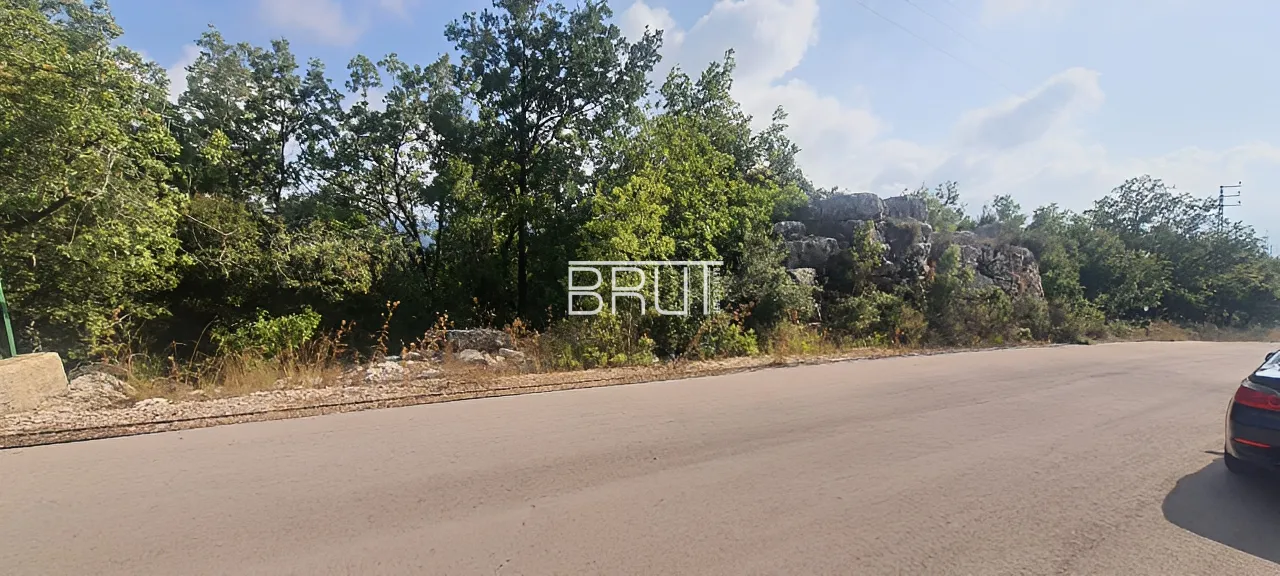 Land for Sale in Kfardebian