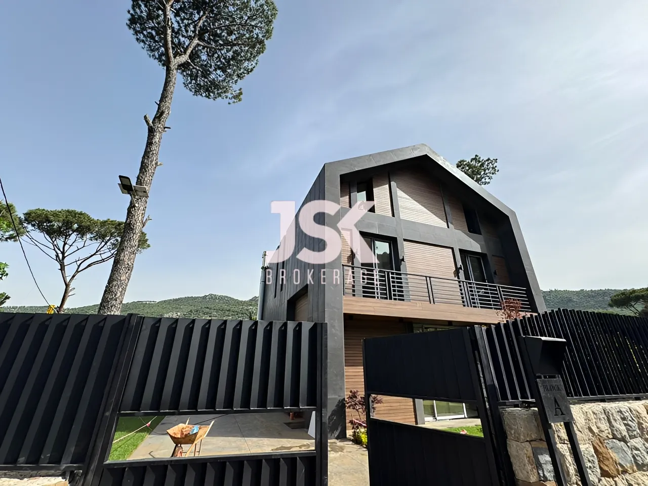 Villa for Sale in Baabdat