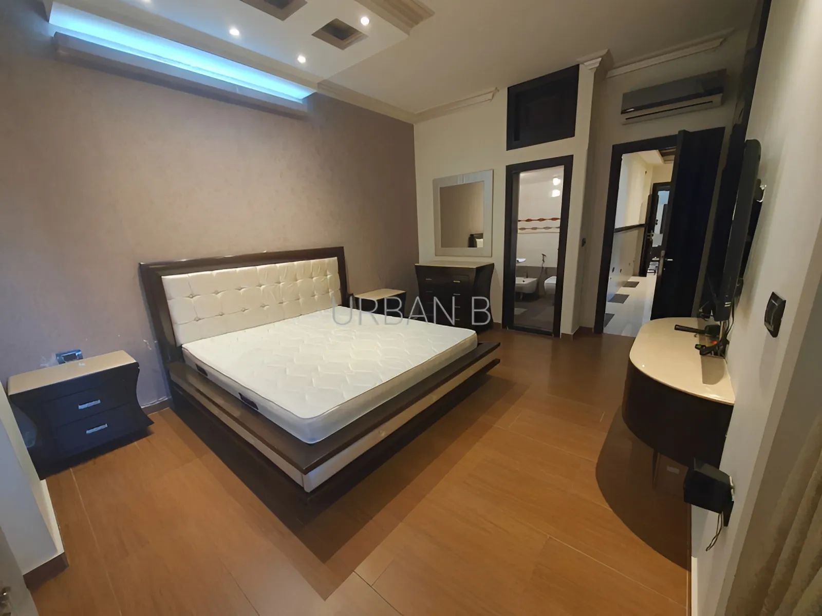 Apartment for Sale in Ramlet El Baida, Bayrut, Lebanon