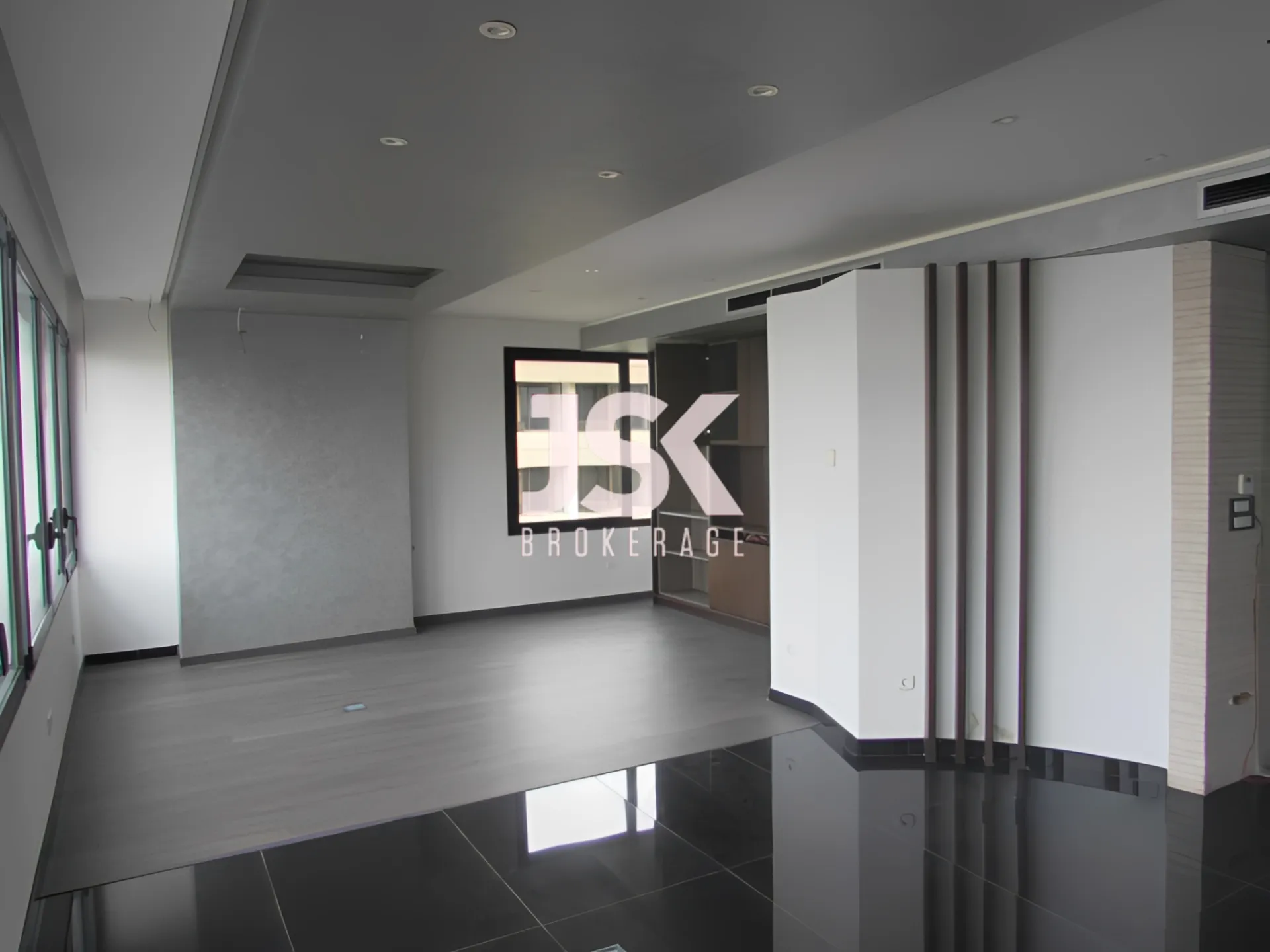 Office for sale in Zalqa