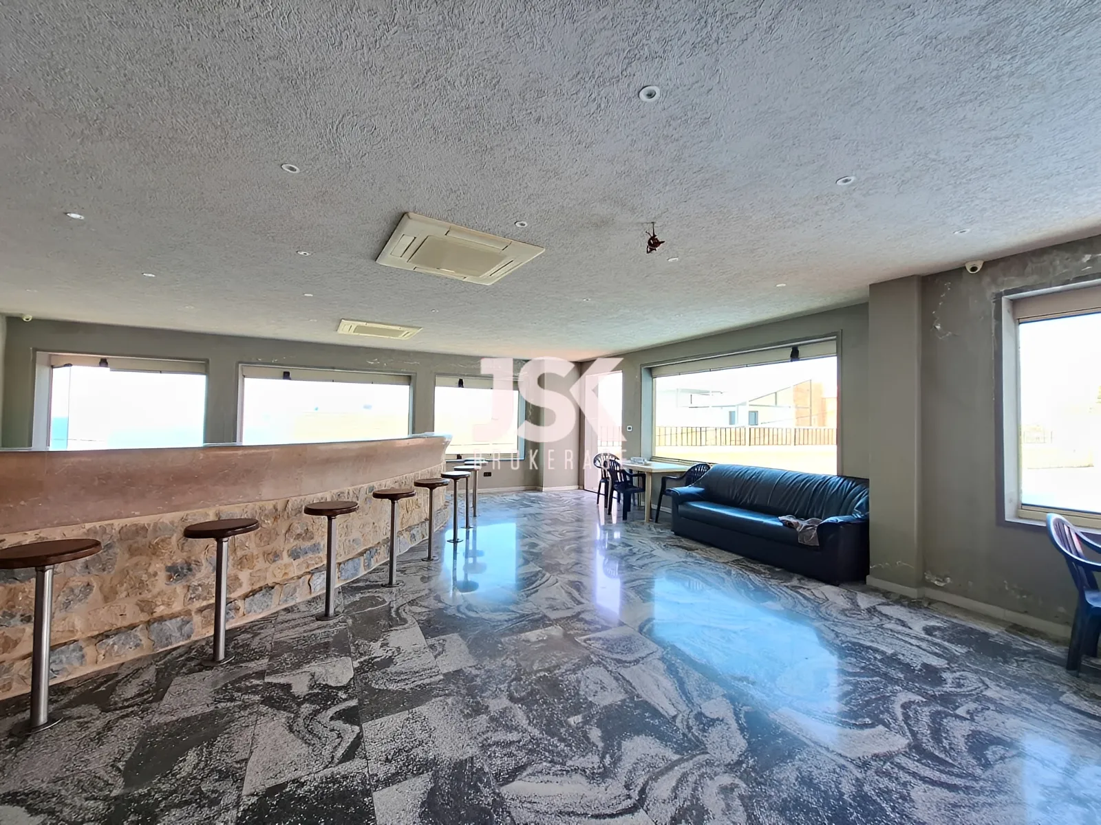 Restaurant for Sale in Halat